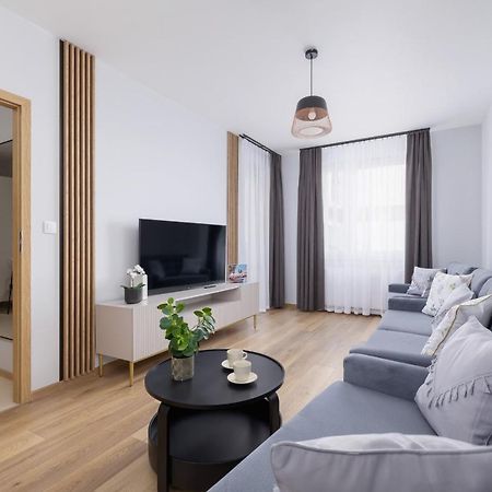 Osiedle Avia Harmonious Apartment With Balcony & Parking Cracow By Renters Prestige Krakow Dış mekan fotoğraf