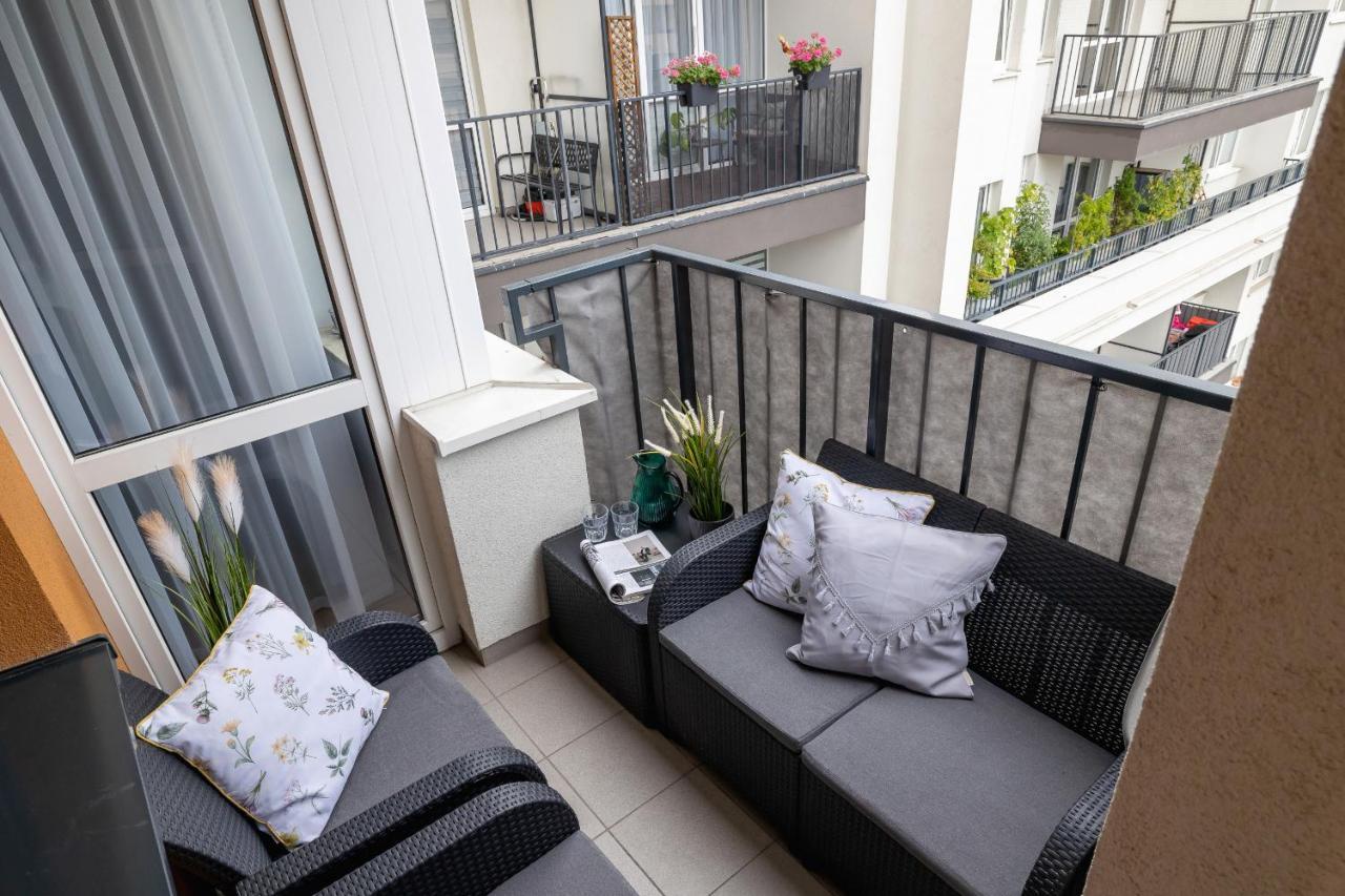 Osiedle Avia Harmonious Apartment With Balcony & Parking Cracow By Renters Prestige Krakow Dış mekan fotoğraf