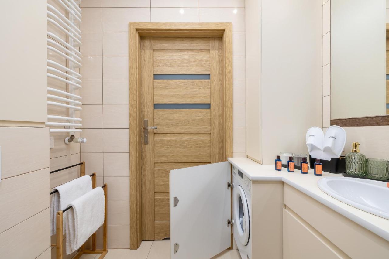 Osiedle Avia Harmonious Apartment With Balcony & Parking Cracow By Renters Prestige Krakow Dış mekan fotoğraf